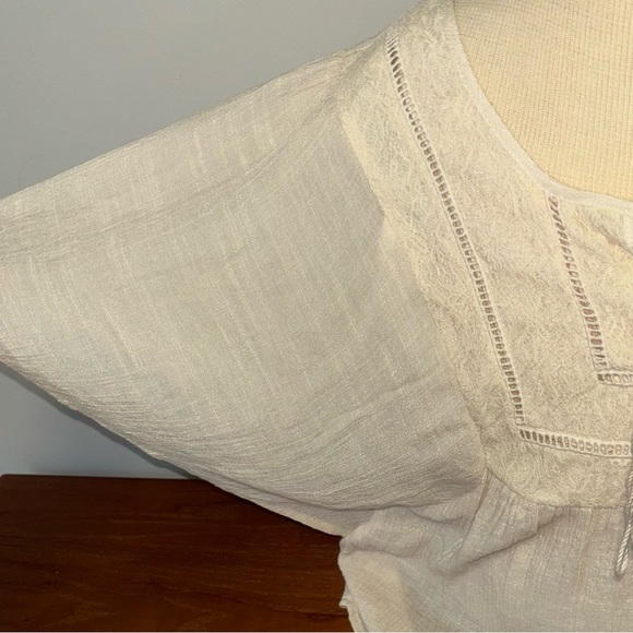 Women’s Cream Lace-Up Blouse - Picture 3 of 6